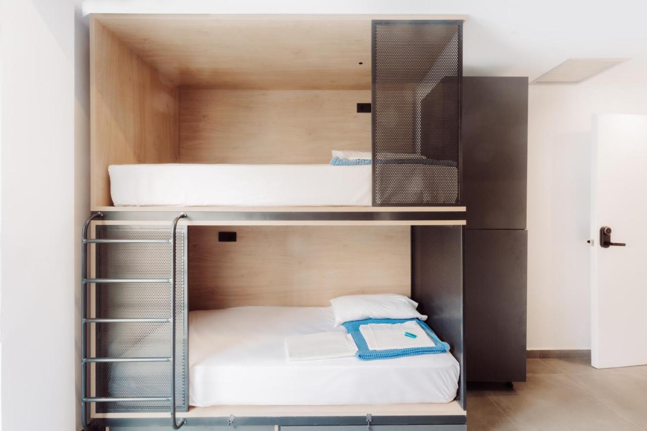 Bed 6-Bed Dormitory Room